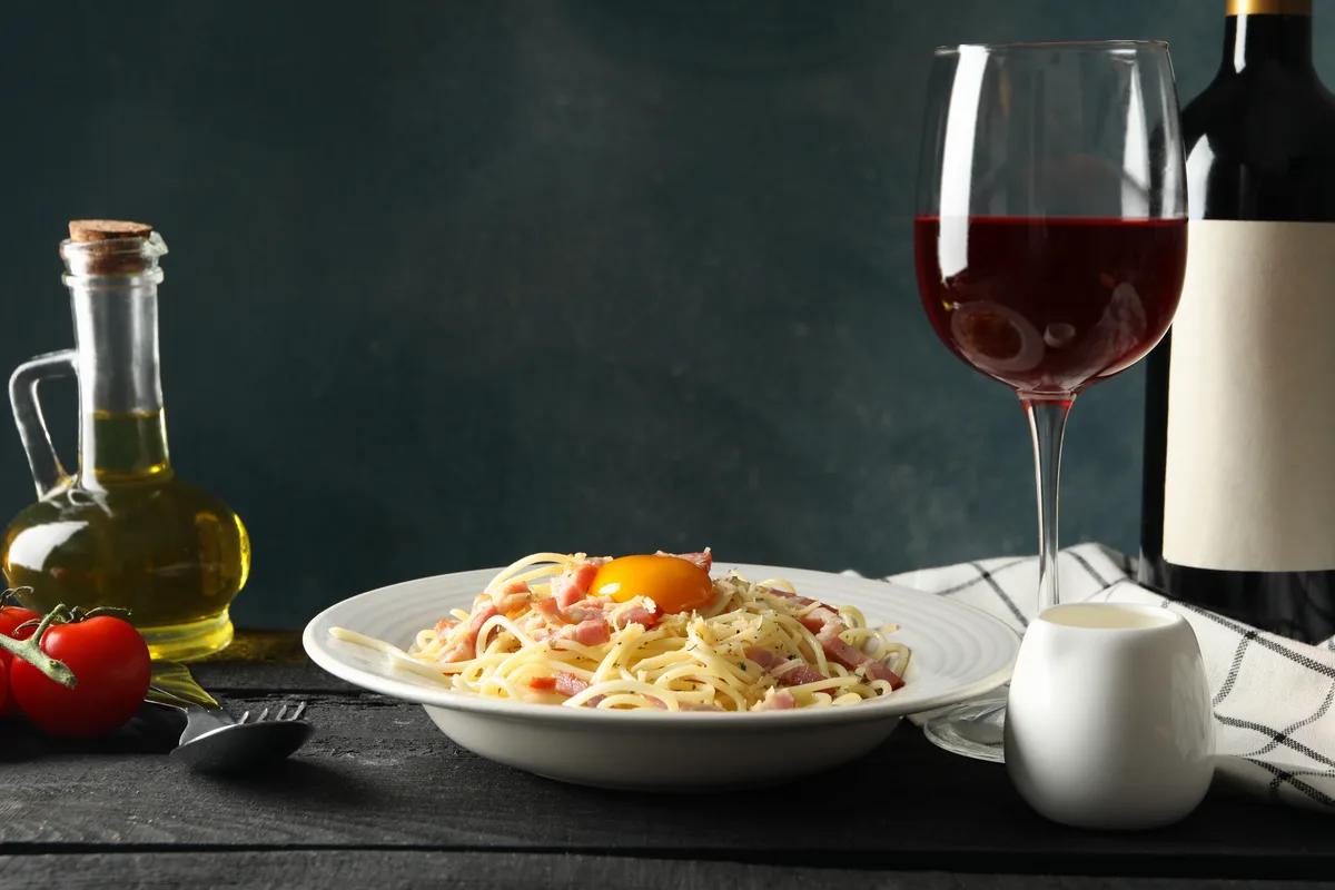 firemný obed Bratislava — carbonara pasta s vínom a olivovým olejom